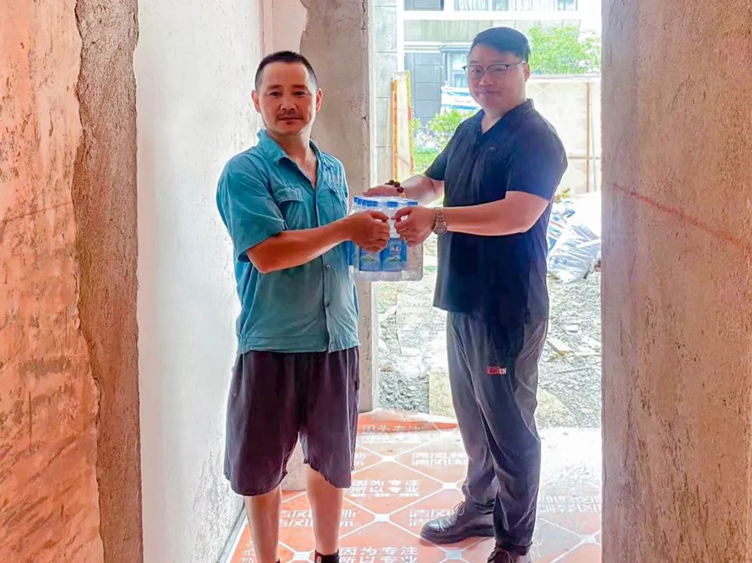 我们·清风 | 清风装饰夏日工地送清凉，感谢匠人！