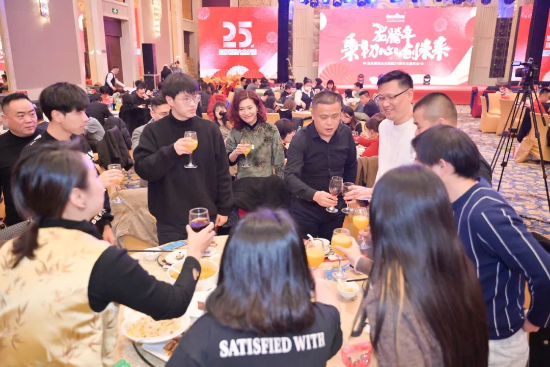 龙腾年·秉初心·创未来|清风装饰25周年主题年会圆满成功！