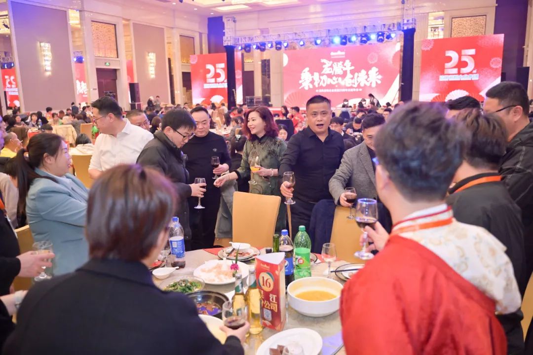 龙腾年·秉初心·创未来|清风装饰25周年主题年会圆满成功！