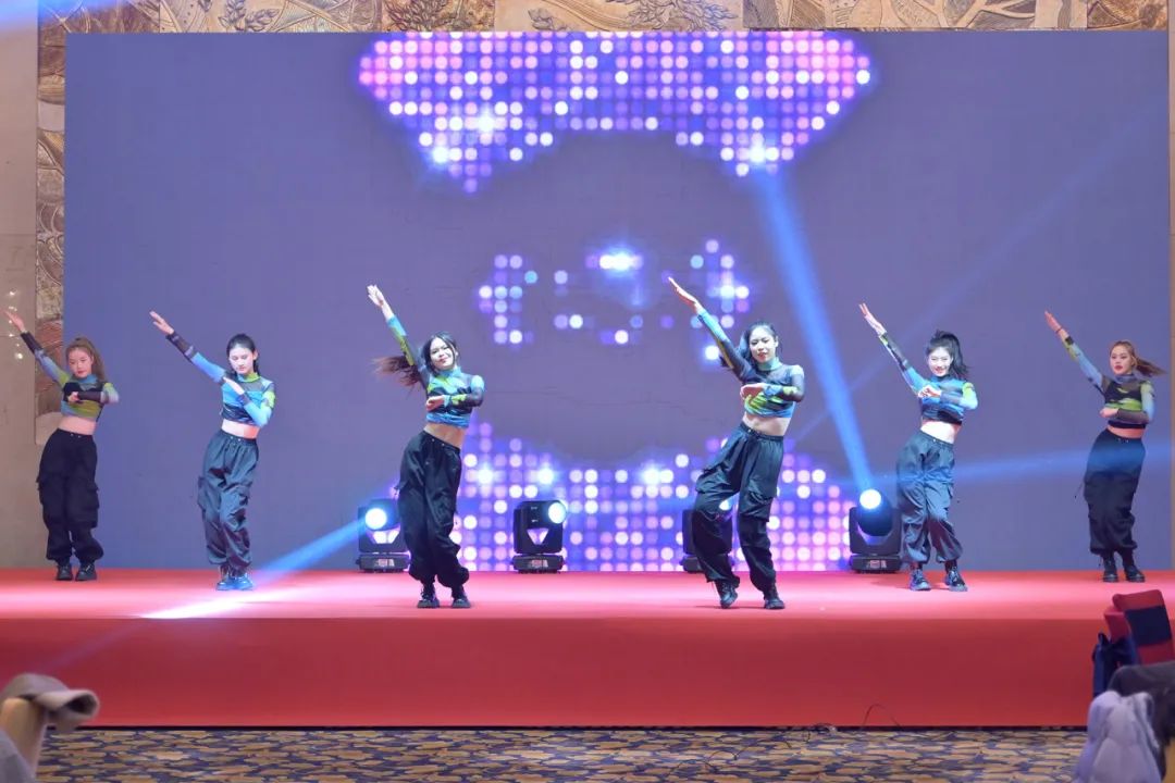 龙腾年·秉初心·创未来|清风装饰25周年主题年会圆满成功！