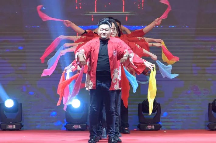 龙腾年·秉初心·创未来|清风装饰25周年主题年会圆满成功！