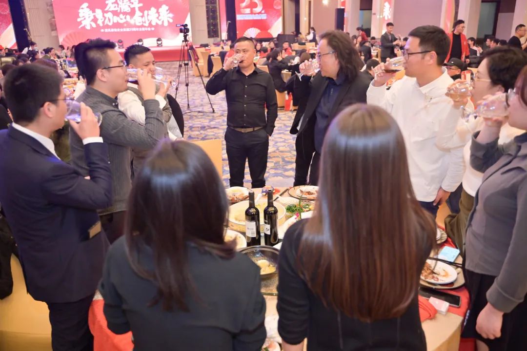 龙腾年·秉初心·创未来|清风装饰25周年主题年会圆满成功！