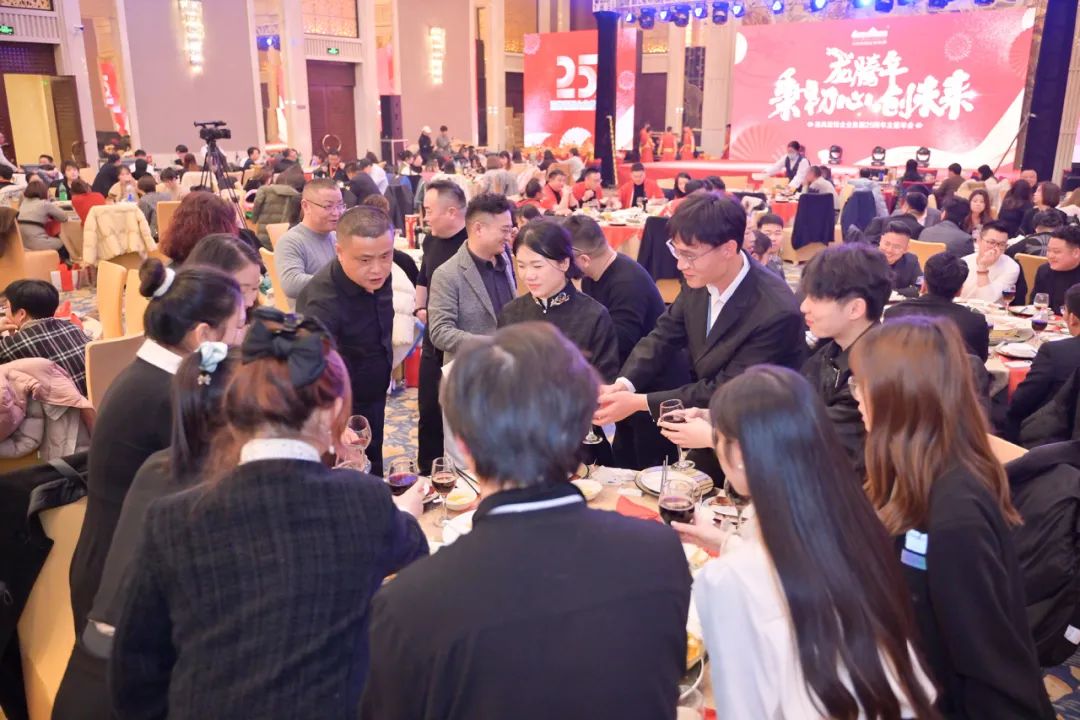 龙腾年·秉初心·创未来|清风装饰25周年主题年会圆满成功！
