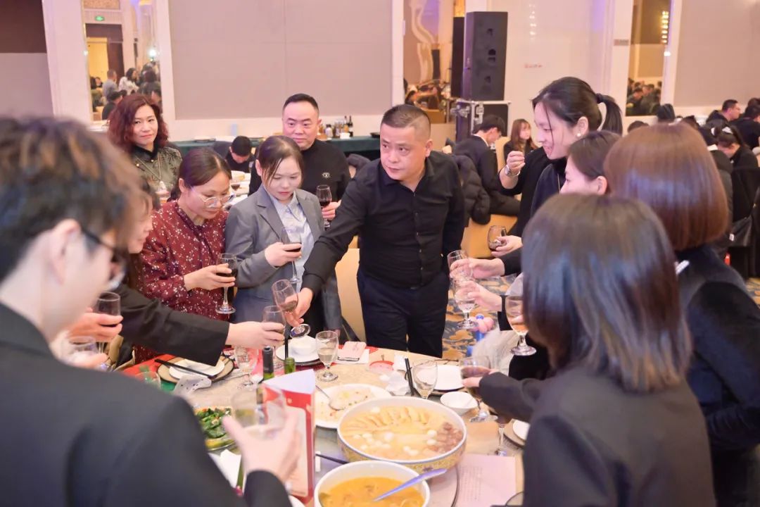 龙腾年·秉初心·创未来|清风装饰25周年主题年会圆满成功！