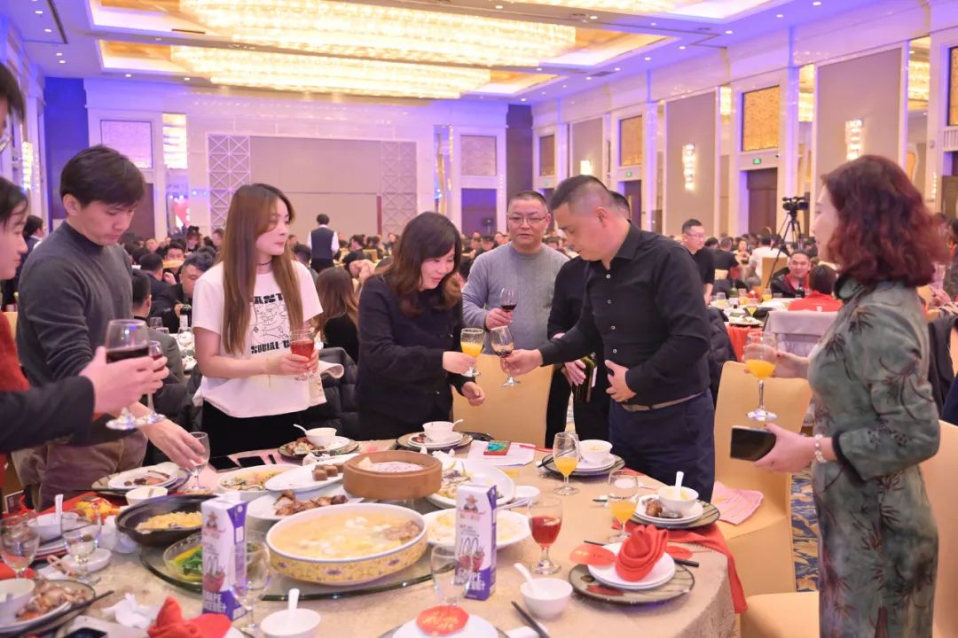 龙腾年·秉初心·创未来|清风装饰25周年主题年会圆满成功！