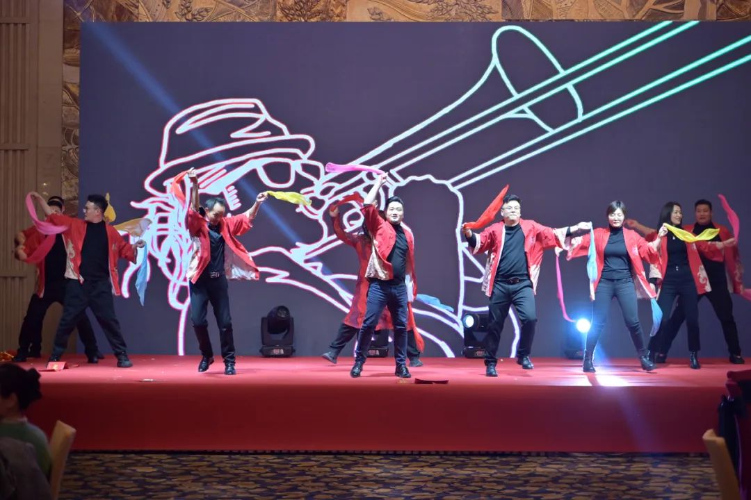 龙腾年·秉初心·创未来|清风装饰25周年主题年会圆满成功！