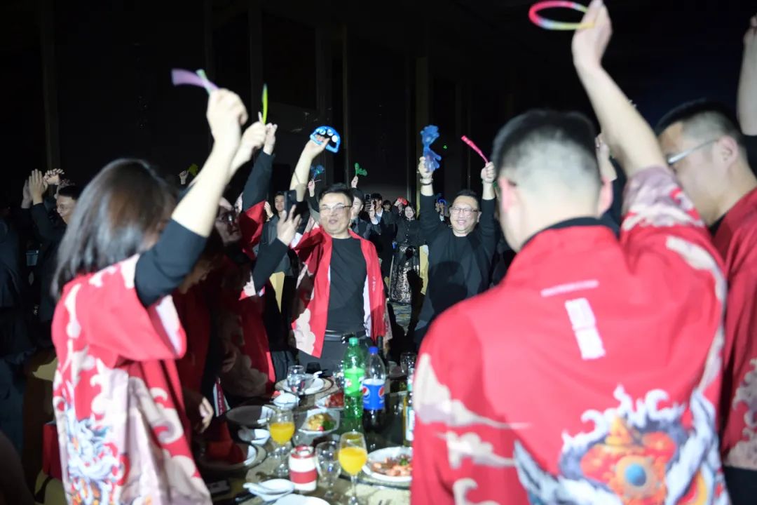 龙腾年·秉初心·创未来|清风装饰25周年主题年会圆满成功！