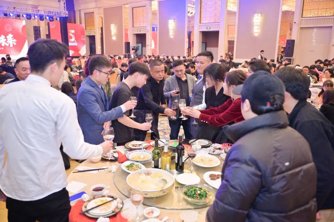 龙腾年·秉初心·创未来|清风装饰25周年主题年会圆满成功！