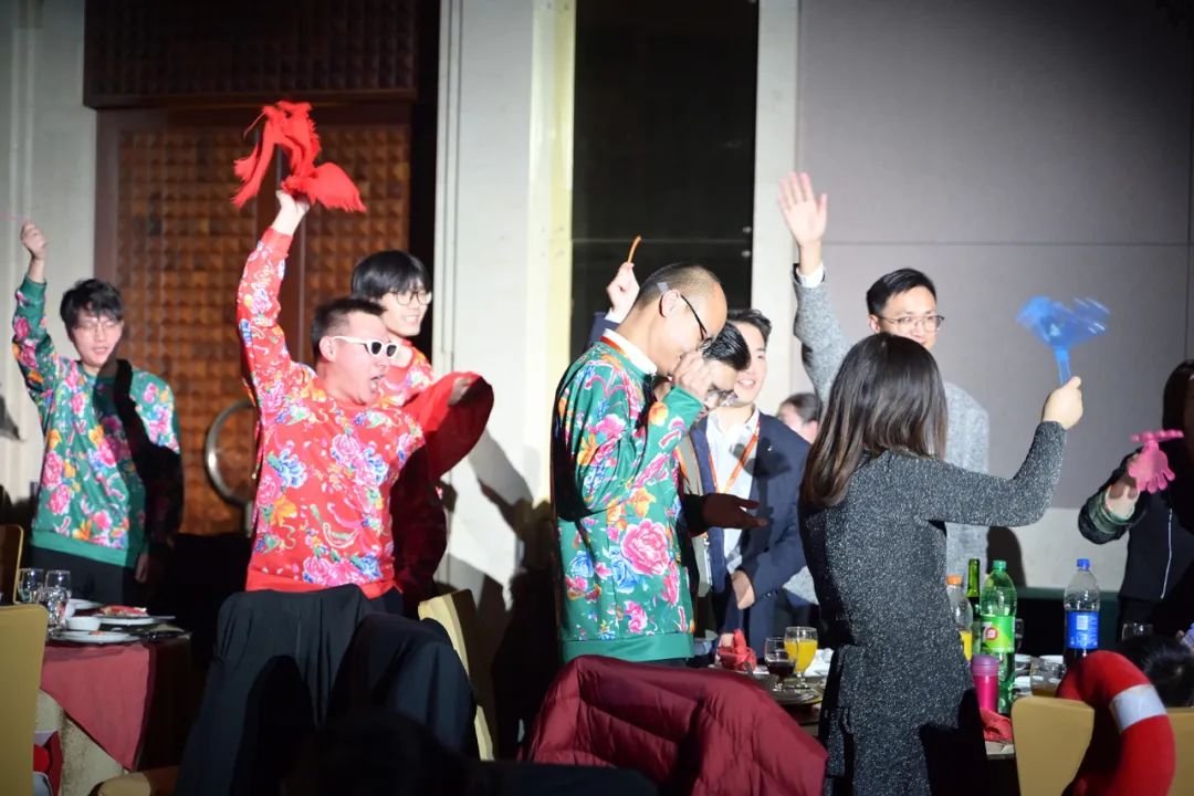 龙腾年·秉初心·创未来|清风装饰25周年主题年会圆满成功！