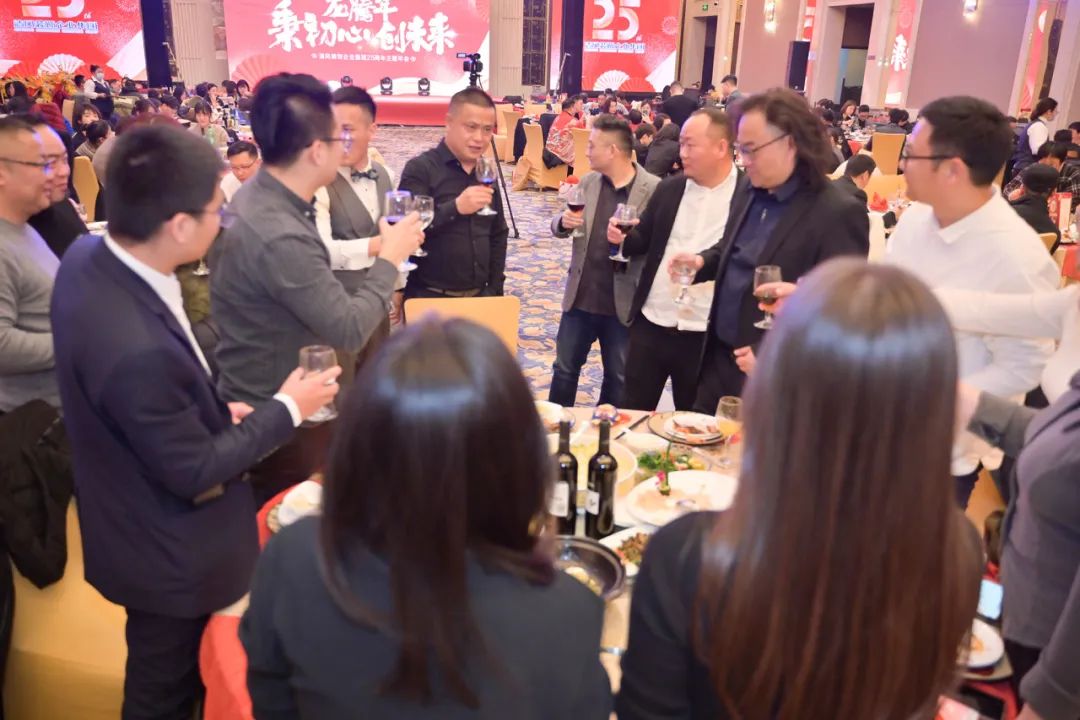 龙腾年·秉初心·创未来|清风装饰25周年主题年会圆满成功！