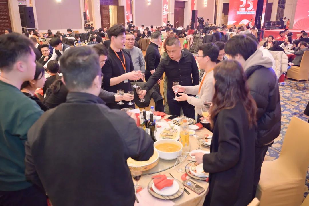 龙腾年·秉初心·创未来|清风装饰25周年主题年会圆满成功！