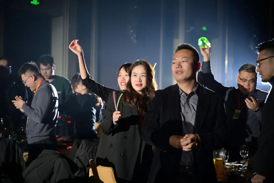 龙腾年·秉初心·创未来|清风装饰25周年主题年会圆满成功！