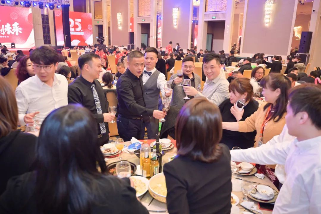 龙腾年·秉初心·创未来|清风装饰25周年主题年会圆满成功！