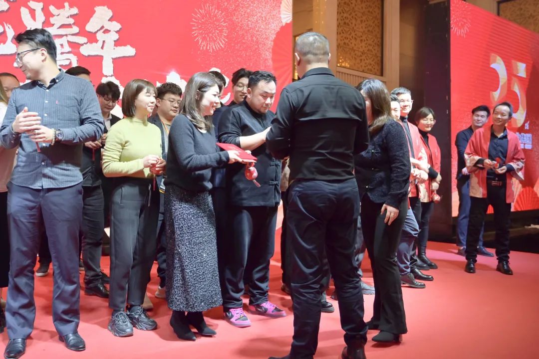 龙腾年·秉初心·创未来|清风装饰25周年主题年会圆满成功！