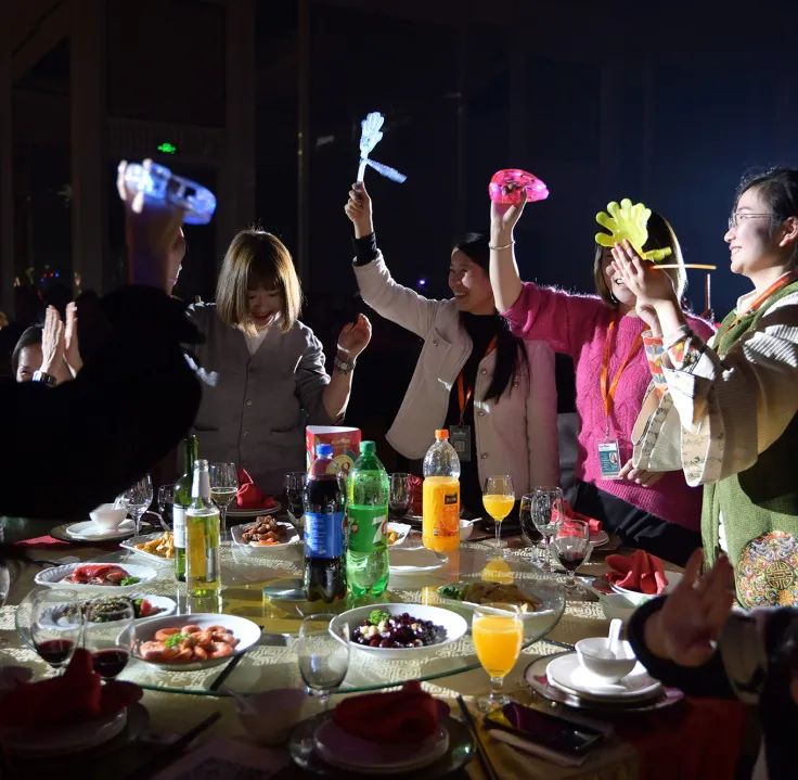 龙腾年·秉初心·创未来|清风装饰25周年主题年会圆满成功！