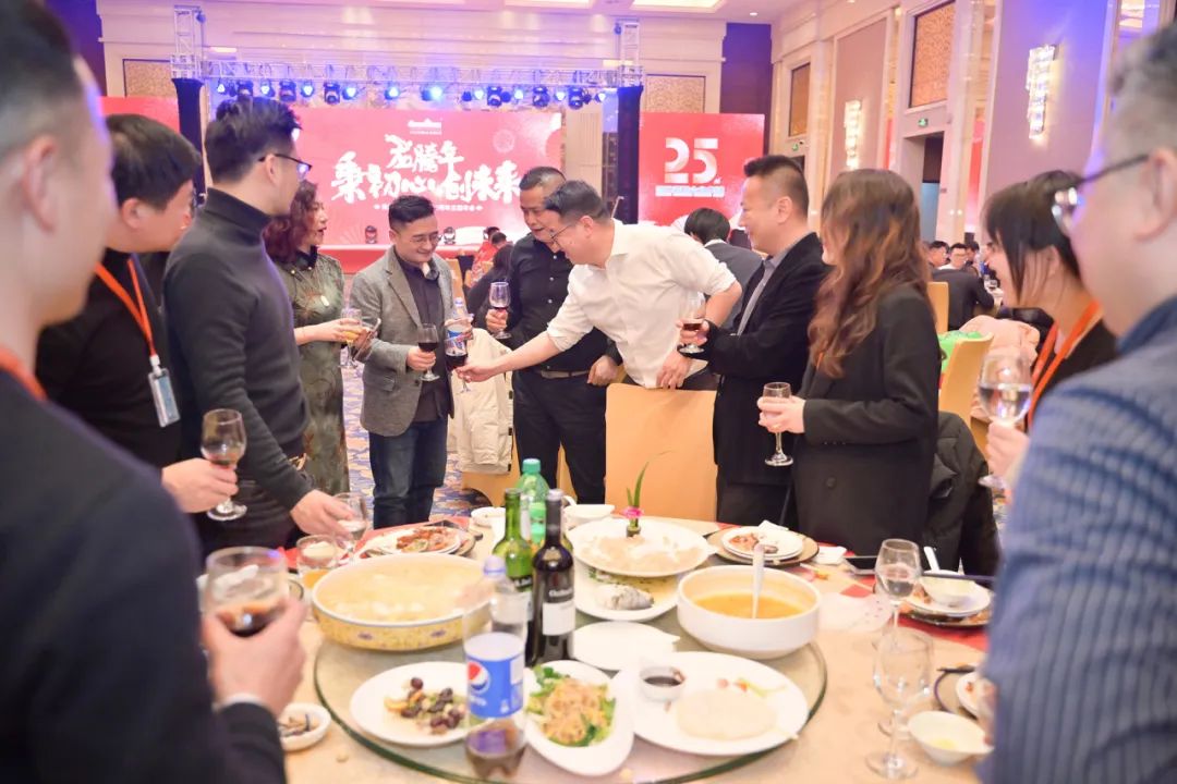 龙腾年·秉初心·创未来|清风装饰25周年主题年会圆满成功！