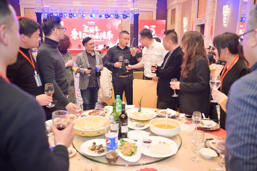 龙腾年·秉初心·创未来|清风装饰25周年主题年会圆满成功！