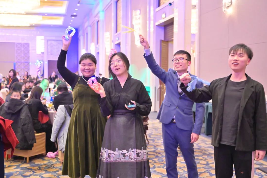 龙腾年·秉初心·创未来|清风装饰25周年主题年会圆满成功！