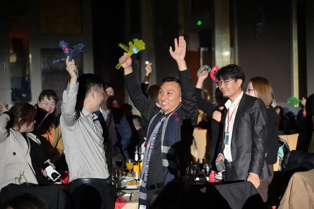 龙腾年·秉初心·创未来|清风装饰25周年主题年会圆满成功！