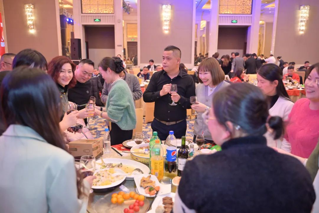 龙腾年·秉初心·创未来|清风装饰25周年主题年会圆满成功！