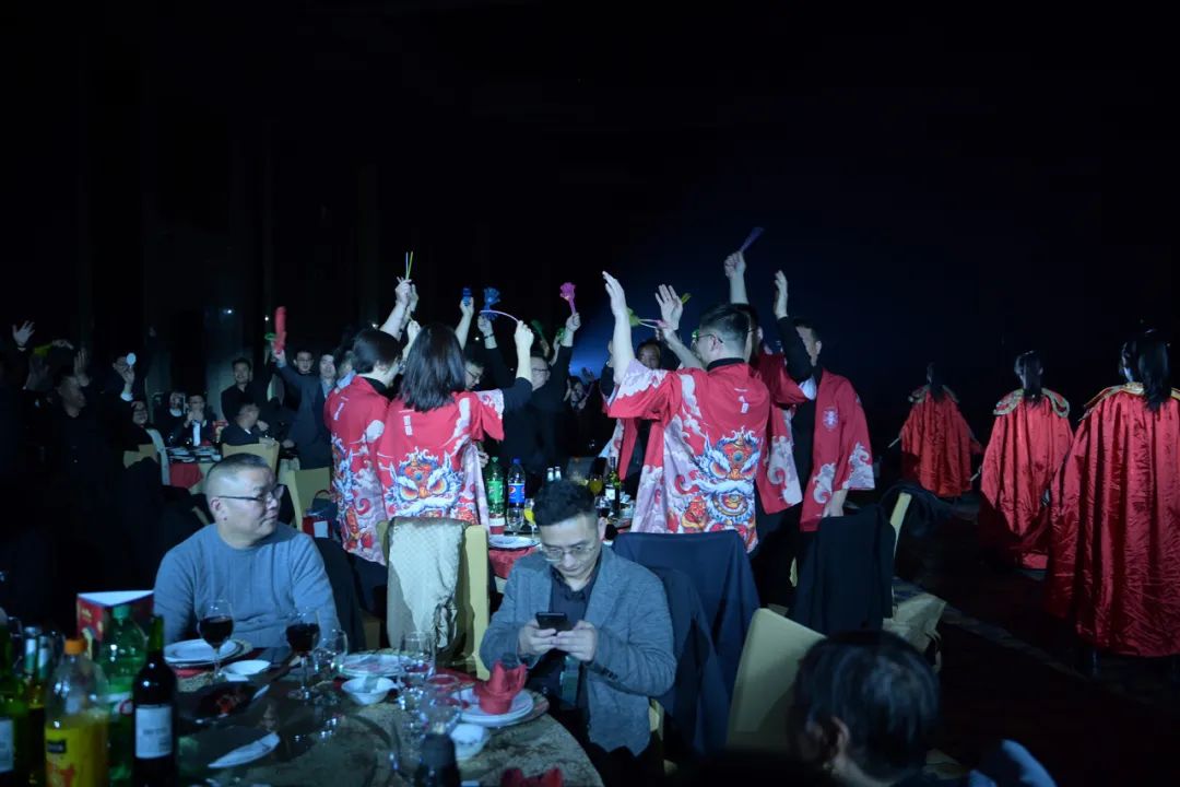 龙腾年·秉初心·创未来|清风装饰25周年主题年会圆满成功！