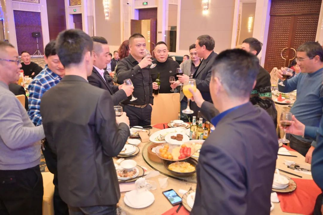 龙腾年·秉初心·创未来|清风装饰25周年主题年会圆满成功！