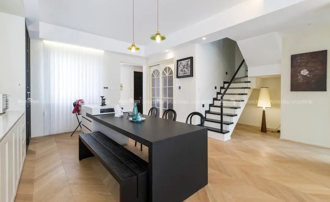 赏·析|300㎡轻法混搭风，时尚温馨感拉满！