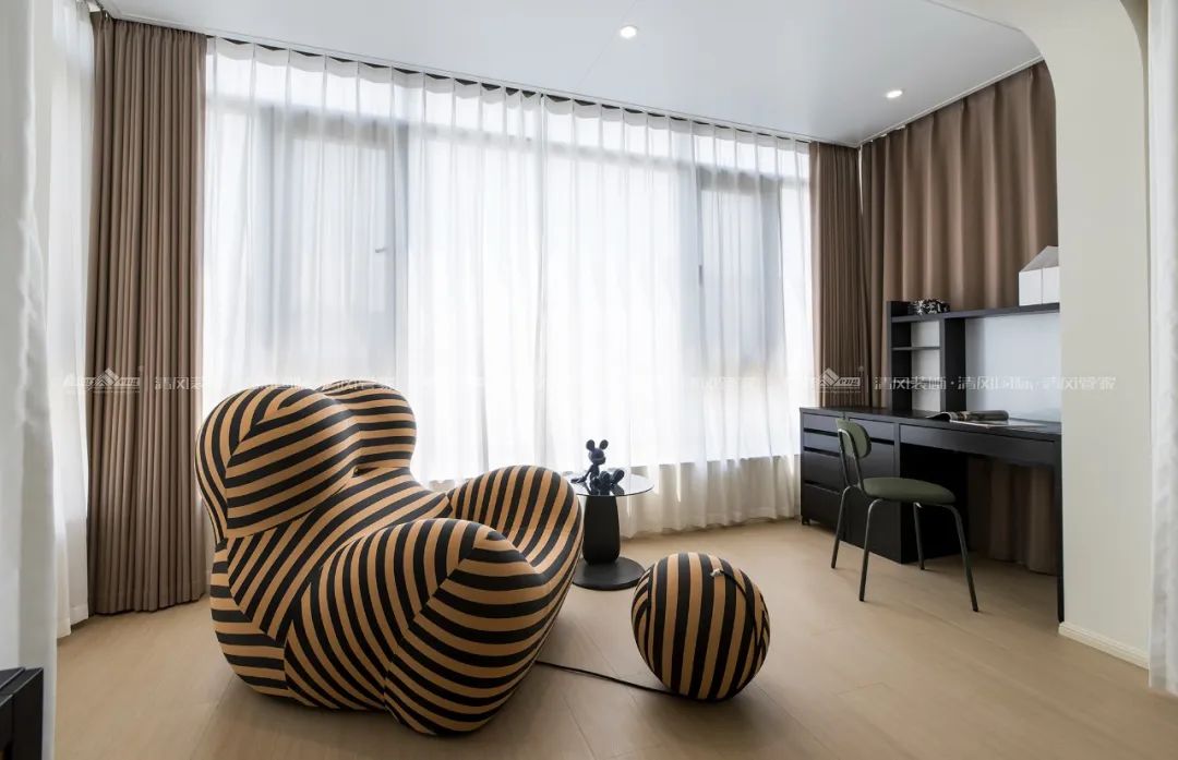 赏·析|300㎡轻法混搭风，时尚温馨感拉满！