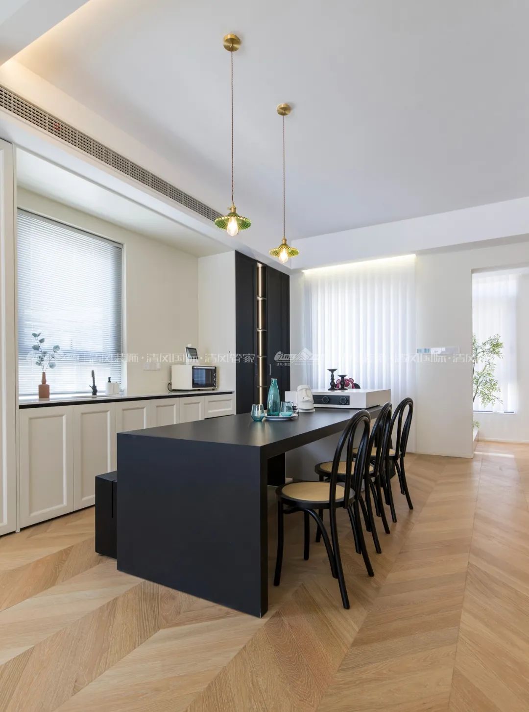 赏·析|300㎡轻法混搭风，时尚温馨感拉满！