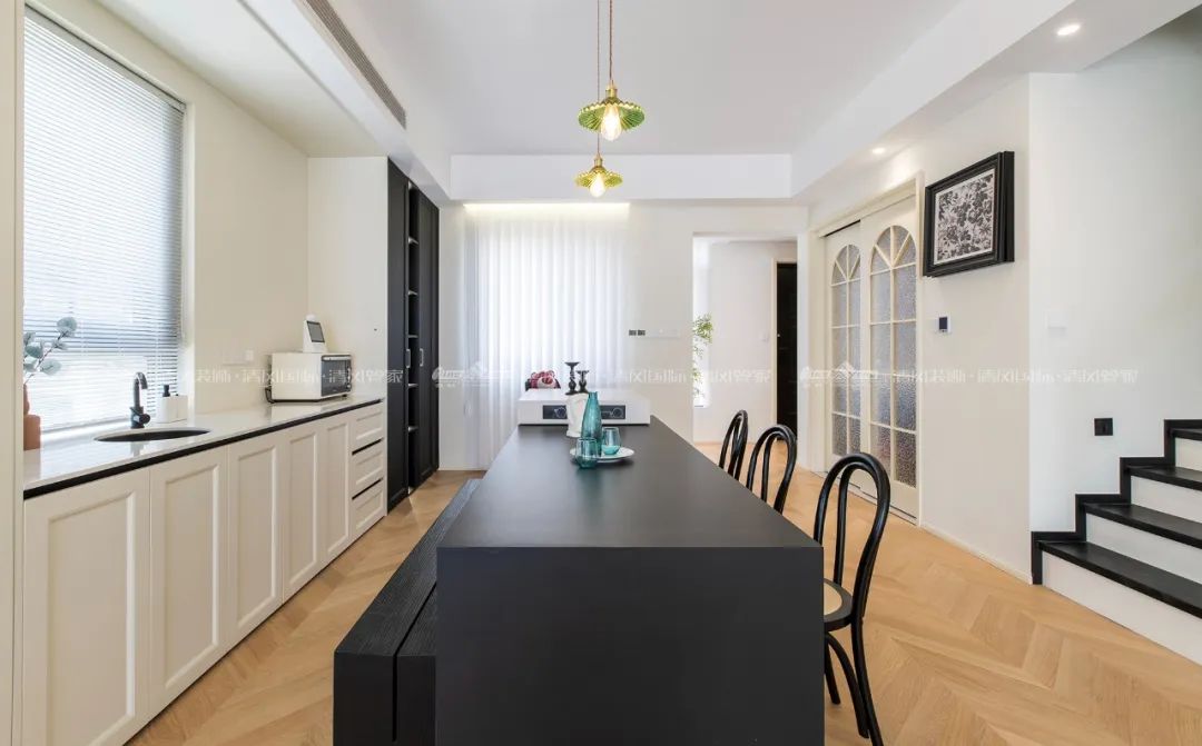 赏·析|300㎡轻法混搭风，时尚温馨感拉满！