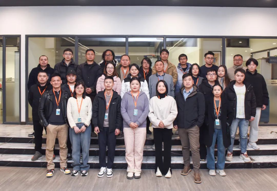 清风装饰企业集团祝大家元旦快乐,2025鸿运当头! 清风装饰企业集团祝大家元旦快乐,2025鸿运当头!