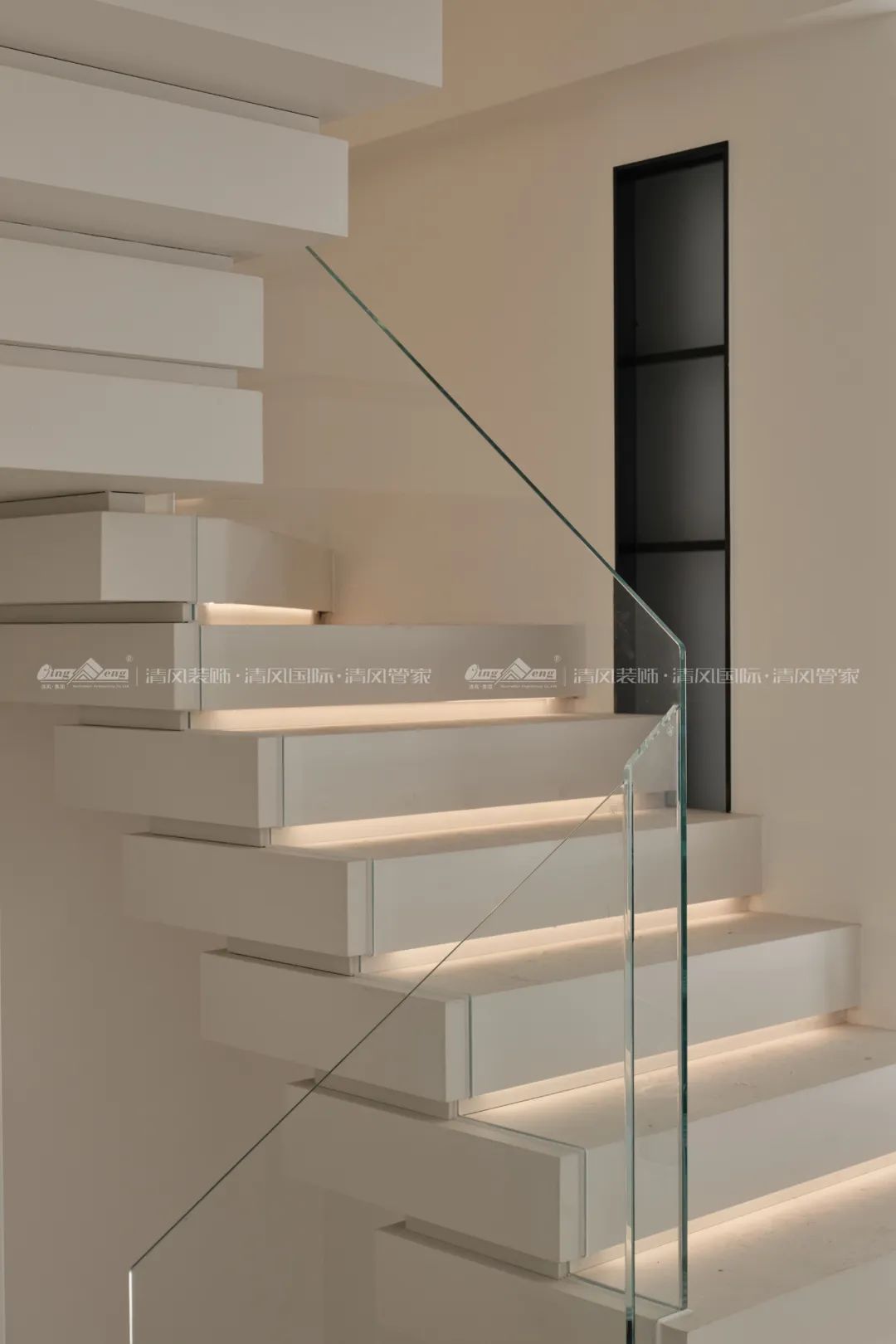 赏·析|289㎡现代极简别墅，生活与艺术的碰撞