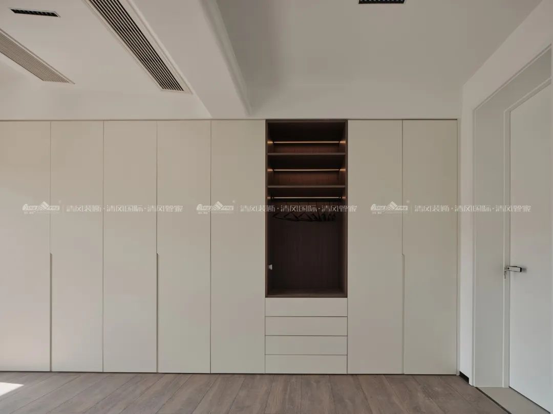 赏·析|289㎡现代极简别墅，生活与艺术的碰撞