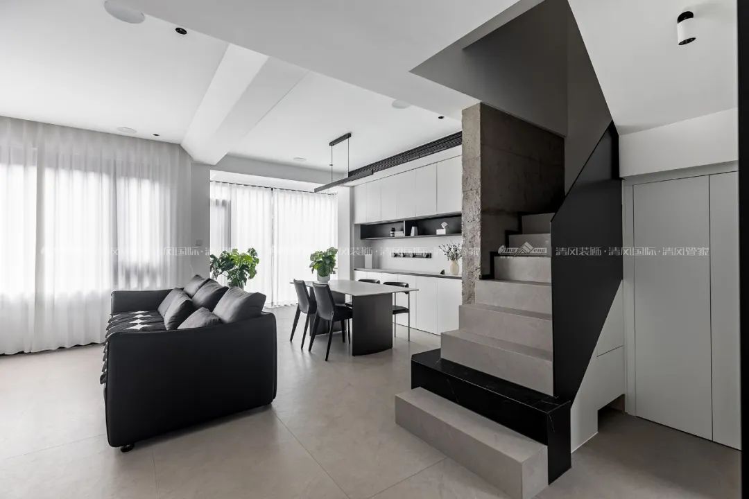 赏·析|289㎡现代极简别墅，生活与艺术的碰撞